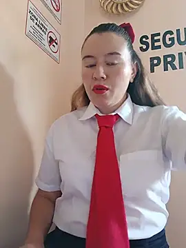 Snapshot of Hannah-colx chatting on 05.15.26 Hannah-colx online show from 05.15.26