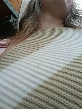 Snapshot of Hannah-colx chatting on 06.16.26 Hannah-colx online show from 06.16.26