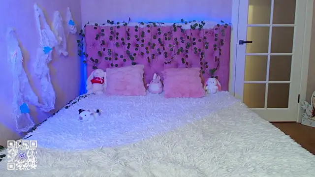 Pink Lila18 online show from 02.20.26