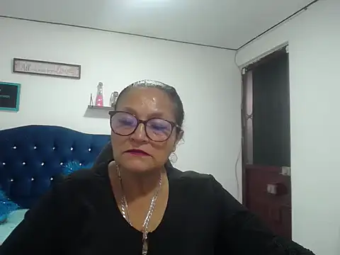 Snapshot of _Cristal chatting on 09.09.25  Cristal online show from 09.09.25