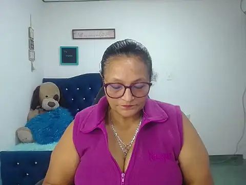 Snapshot of _Cristal chatting on 09.10.25  Cristal online show from 09.10.25