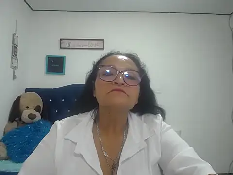 Snapshot of _Cristal chatting on 09.11.25  Cristal online show from 09.11.25