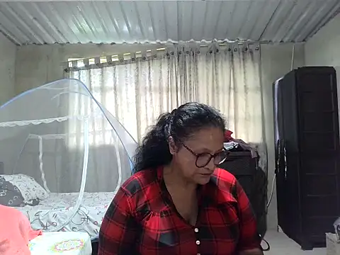 Snapshot of _Cristal chatting on 10.25.25  Cristal online show from 10.25.25