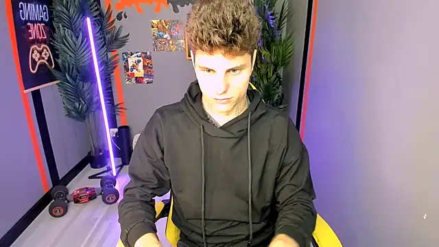 Snapshot of JackWolw chatting on 10.04.25 JackWolw online show from 10.04.25