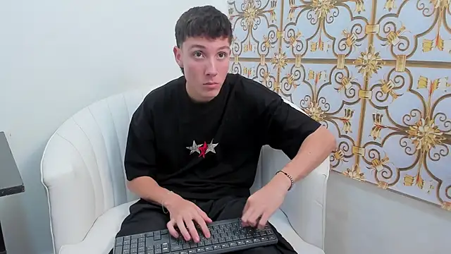 LittleDanny  online show from 11.25.25