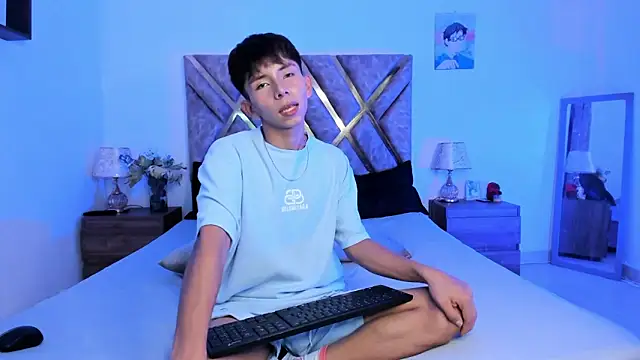 Hyunjin Son online show from 10.19.25