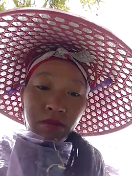 Snapshot of tcm-cute chatting on 11.10.25 tcm-cute online show from 11.10.25