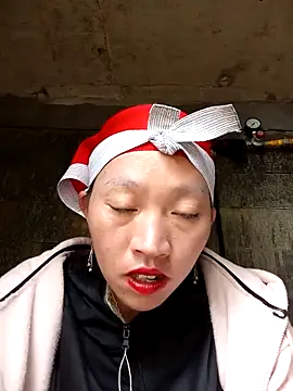 Snapshot of tcm-cute chatting on 11.11.25 tcm-cute online show from 11.11.25