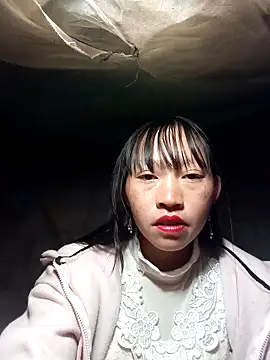 Snapshot of tcm-cute chatting on 11.12.25 tcm-cute online show from 11.12.25