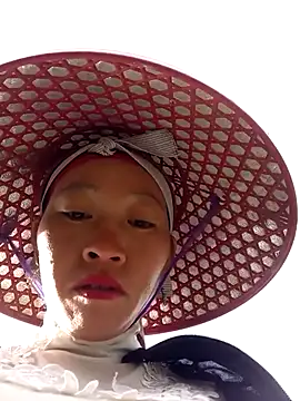 Snapshot of tcm-cute chatting on 11.14.25 tcm-cute online show from 11.14.25