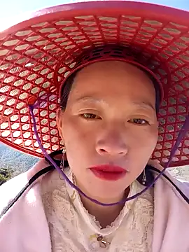 Snapshot of tcm-cute chatting on 11.29.25 tcm-cute online show from 11.29.25