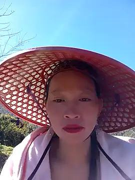 Snapshot of tcm-cute chatting on 11.30.25 tcm-cute online show from 11.30.25