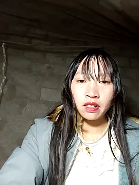 Snapshot of tcm-cute chatting on 12.04.25 tcm-cute online show from 12.04.25