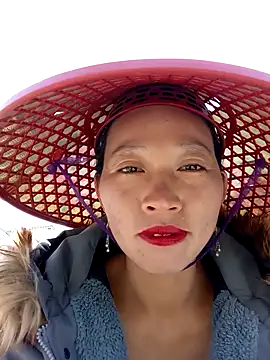 Snapshot of tcm-cute chatting on 12.15.25 tcm-cute online show from 12.15.25