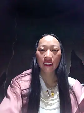 Snapshot of tcm-cute chatting on 12.22.25 tcm-cute online show from 12.22.25