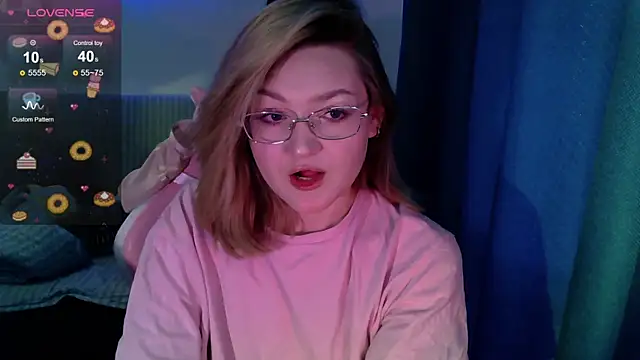 cute1stranger online show from 10.26.25