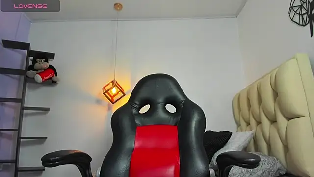 MOLLYSPENCER1 online show from 04.14.26