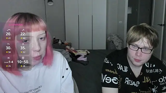 Snapshot of Couple_Molly chatting on 10.21.25 Couple Molly online show from 10.21.25