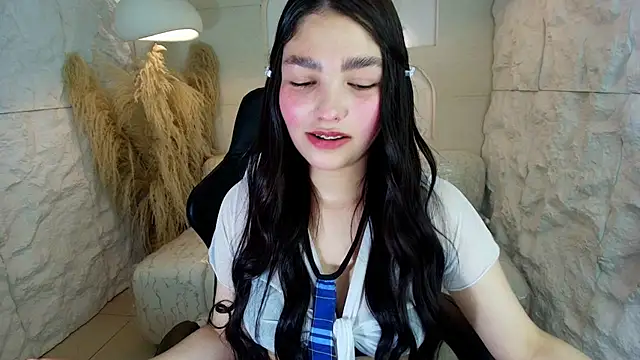 Snapshot of luna__r chatting on 10.11.25 luna  r online show from 10.11.25