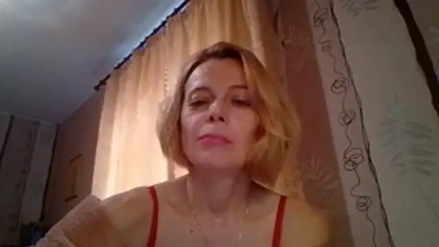 Snapshot of LiluXRose chatting on 10.24.25 LiluXRose online show from 10.24.25