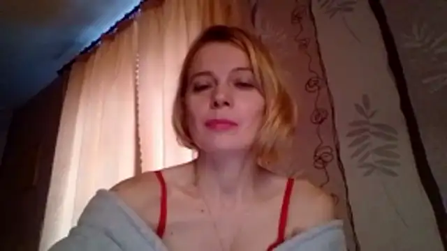 Snapshot of LiluXRose chatting on 10.25.25 LiluXRose online show from 10.25.25