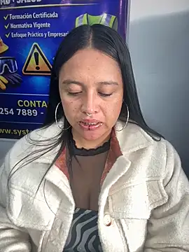 Snapshot of -Mia1 chatting on 05.05.26 -Mia1 online show from 05.05.26