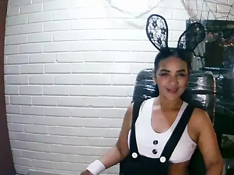 MiiaVelasquez online show from 10.30.25