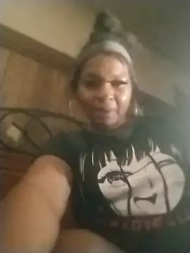 Ladiv33 online show from 10.30.25