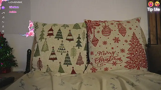 Snapshot of Roxybeautyy chatting on 11.10.25 Roxybeautyy online show from 11.10.25