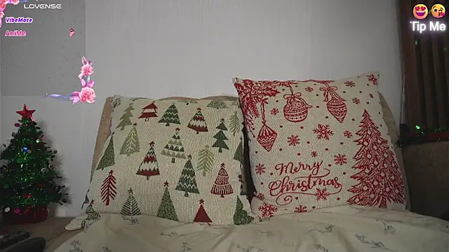 Snapshot of Roxybeautyy chatting on 11.10.25 Roxybeautyy online show from 11.10.25