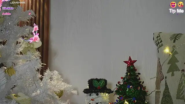 Snapshot of Roxybeautyy chatting on 12.03.25 Roxybeautyy online show from 12.03.25