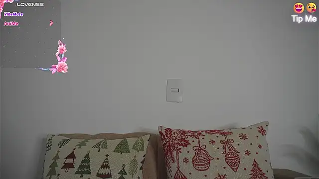 Snapshot of Roxybeautyy chatting on 01.13.26 Roxybeautyy online show from 01.13.26