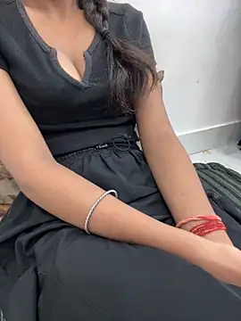 Snapshot of cute_parii_ chatting on 10.01.25 cute parii  online show from 10.01.25