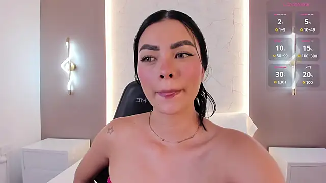 Snapshot of emily_tolson chatting on 12.13.25 emily tolson online show from 12.13.25