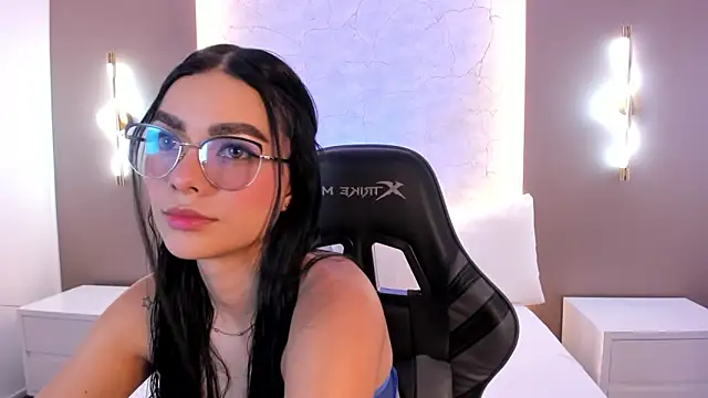 Snapshot of emily_tolson chatting on 12.22.25 emily tolson online show from 12.22.25