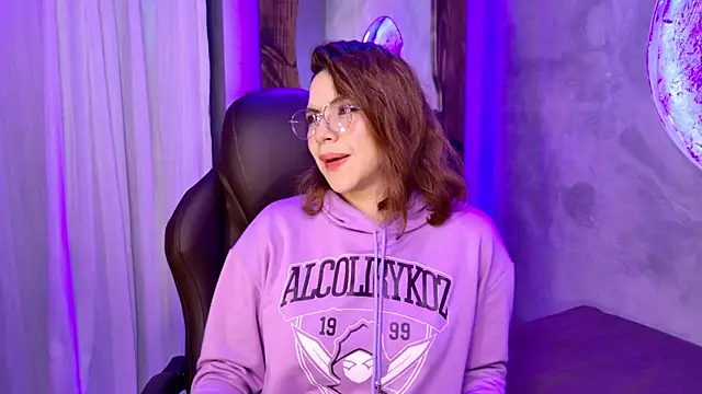 Celineblossom  online show from 10.10.25