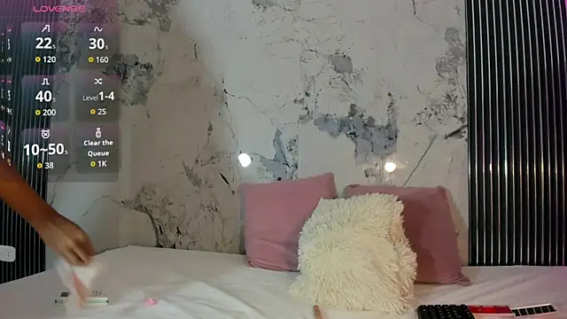 Mia Duarte1 online show from 10.31.25