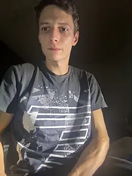 Snapshot of TurOnyou chatting on 11.04.25 TurOnyou online show from 11.04.25