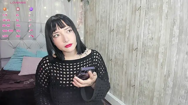 Itsuki N online show from 11.25.25