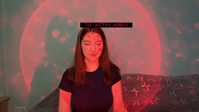 Snapshot of kitty_kristy1 chatting on 11.30.25 kitty kristy1 online show from 11.30.25
