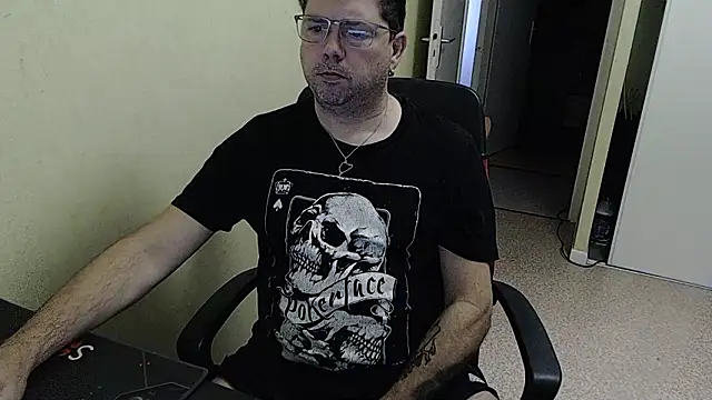 Snapshot of blueandwhite1 chatting on 12.03.24 blueandwhite1 online show from 12.03.24