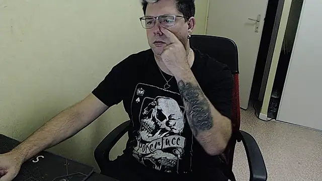 Snapshot of blueandwhite1 chatting on 12.03.24 blueandwhite1 online show from 12.03.24