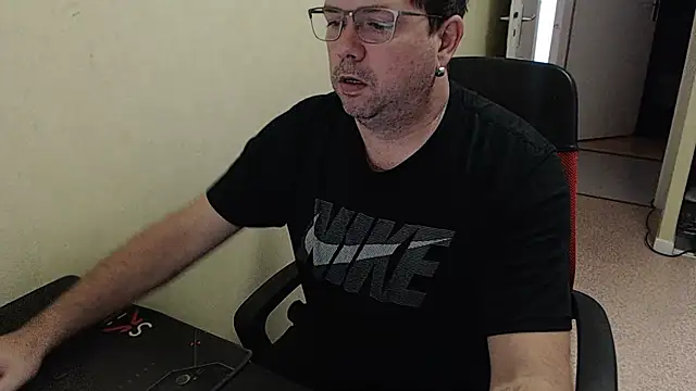 Snapshot of blueandwhite1 chatting on 12.14.24 blueandwhite1 online show from 12.14.24