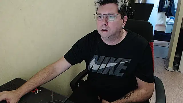 Snapshot of blueandwhite1 chatting on 12.17.24 blueandwhite1 online show from 12.17.24