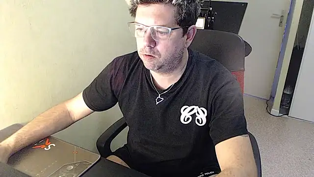 Snapshot of blueandwhite1 chatting on 12.29.24 blueandwhite1 online show from 12.29.24