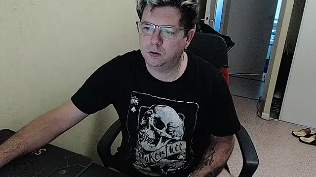 Snapshot of blueandwhite1 chatting on 12.30.24 blueandwhite1 online show from 12.30.24