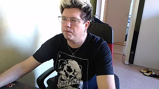 Snapshot of blueandwhite1 chatting on 12.30.24 blueandwhite1 online show from 12.30.24