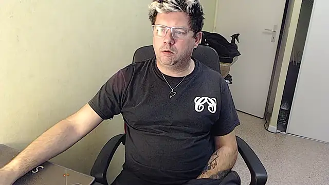 Snapshot of blueandwhite1 chatting on 01.02.25 blueandwhite1 online show from 01.02.25