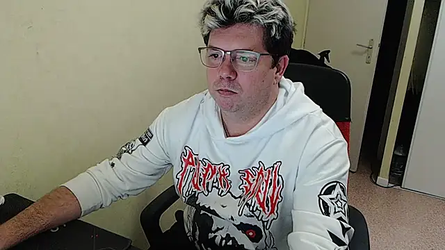 Snapshot of blueandwhite1 chatting on 01.06.25 blueandwhite1 online show from 01.06.25