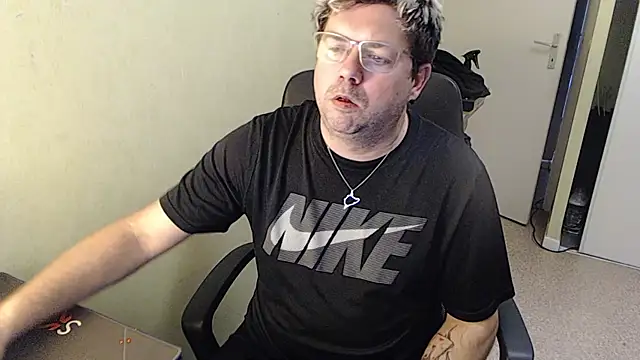 Snapshot of blueandwhite1 chatting on 01.10.25 blueandwhite1 online show from 01.10.25